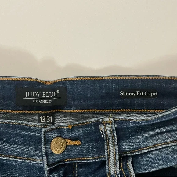 Judy Blue Women’s Skinny Fit Denim Capri size 13/31 - Picture 5 of 7